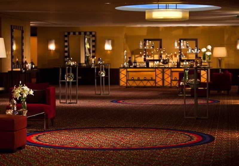 Courtyard By Marriott Doha City Center Экстерьер фото